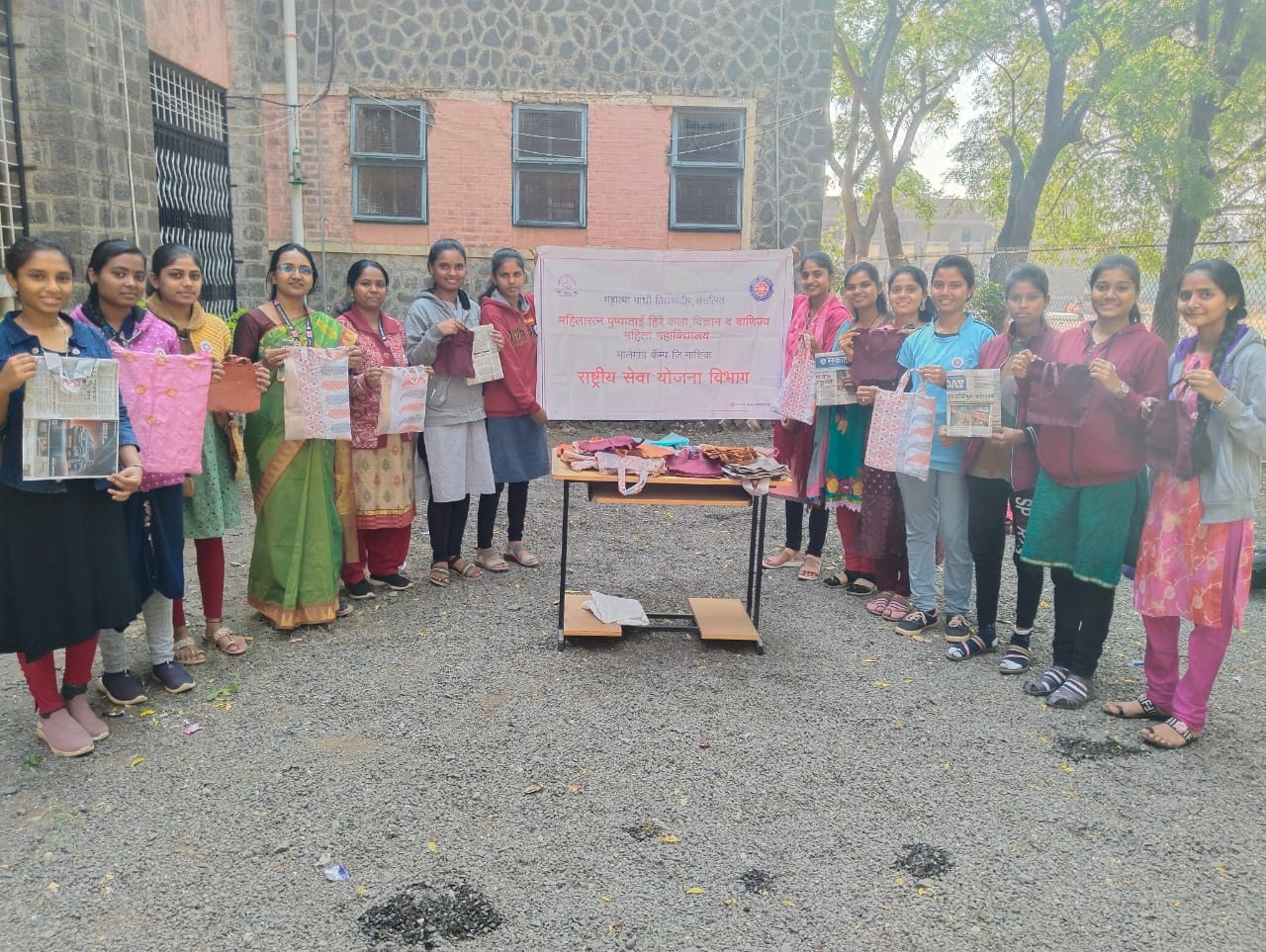 NSS volunteer conducted Plastic free campaign. Volunteer prepared cloth bags &
distributed to fruit sellers.