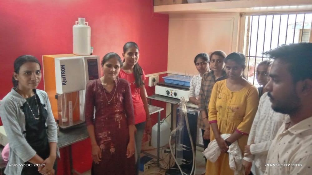 Field visit of TYBSc students at Aadesh Soil and Water analysis lab