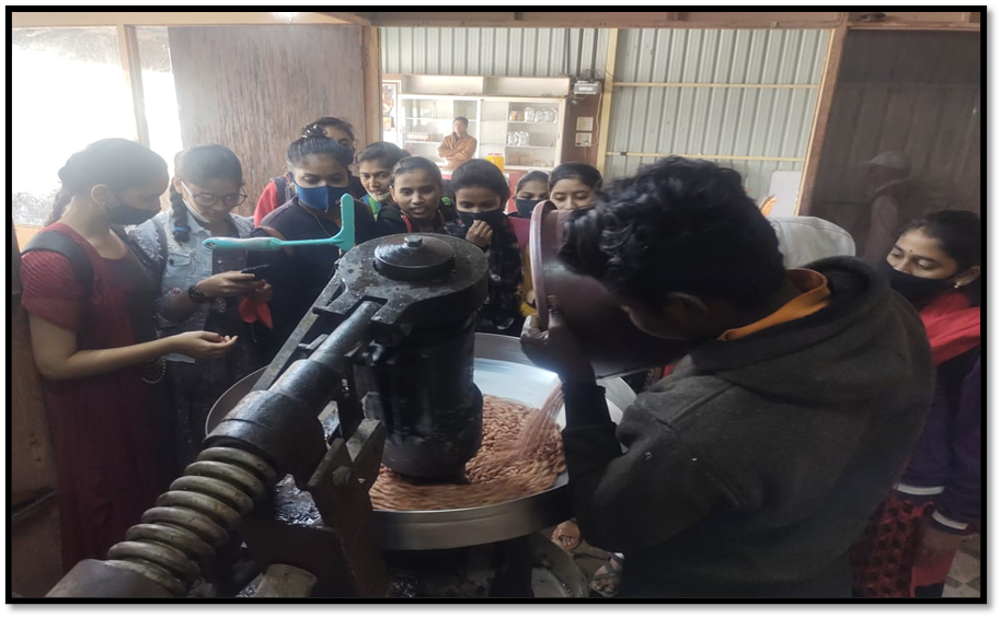 Field study visit at, “Heart Care Food Product Pvt.Ltd”. Students watching a live
												demonstration of oil making.